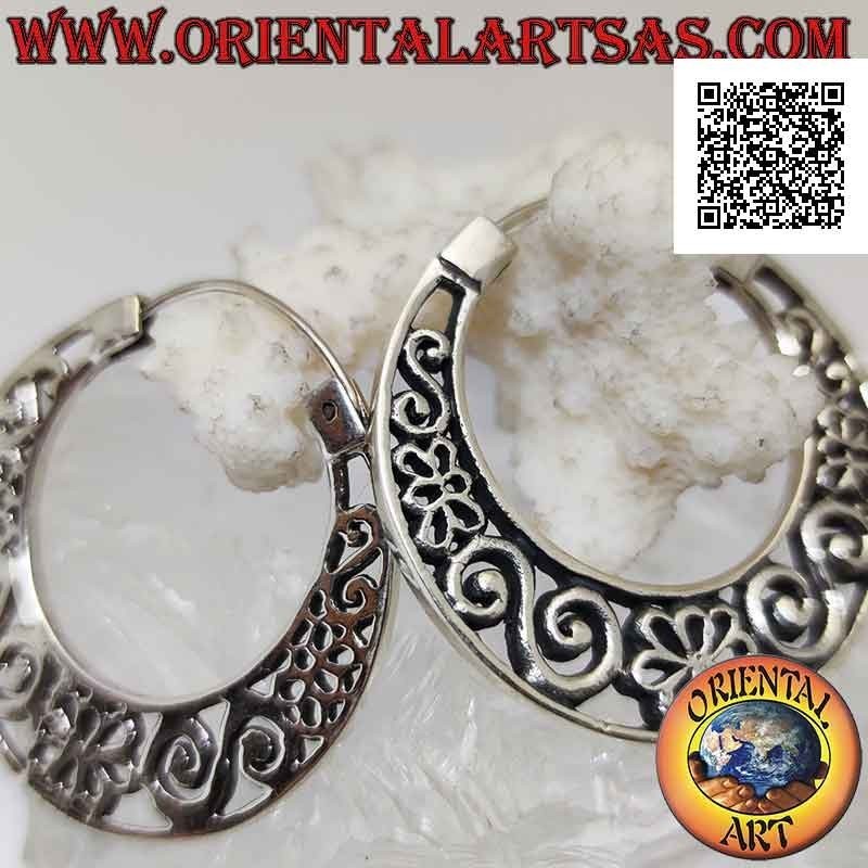 Orecchini in argento, cerchi a mezzaluna piatti con decorazione traforata (greche e fiori) da 37 mm