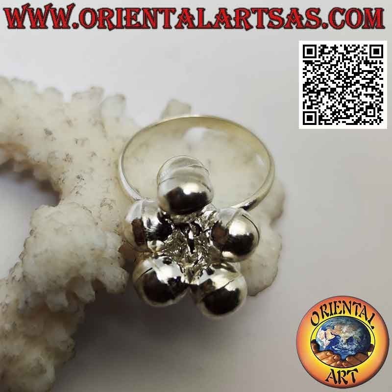 Anillo de plata con grupo de campanas lisas