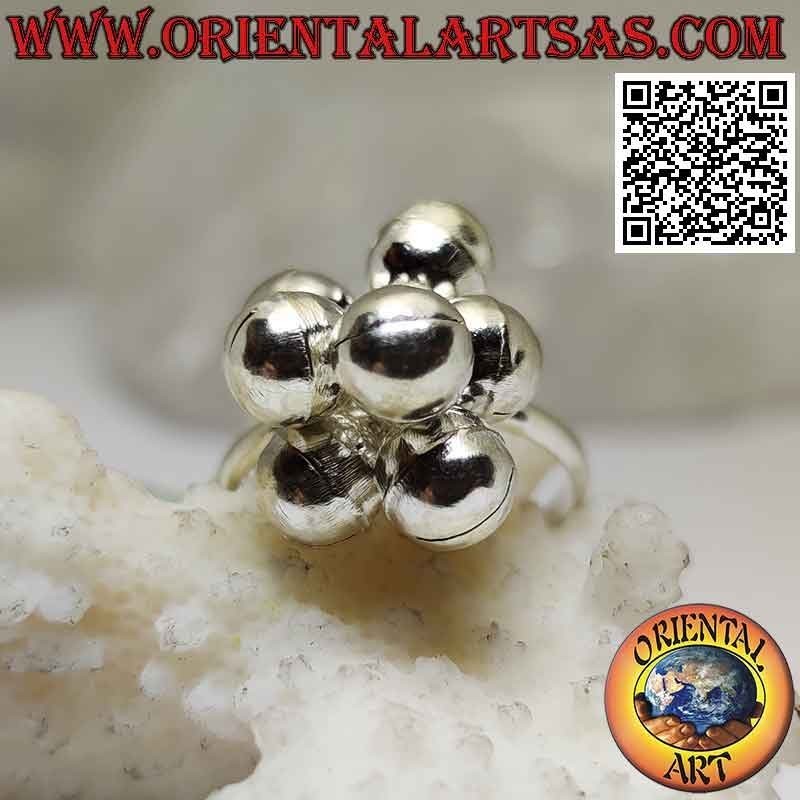 Anillo de plata con grupo de campanas lisas