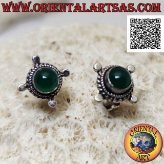 Silver lobe earrings with round green agate surrounded by intertwining and ball on the cardinal points