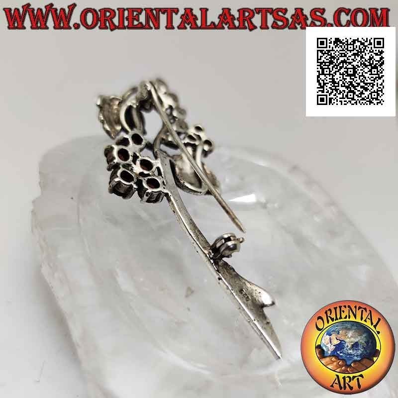 Broche de plata 925 ‰ con forma de planta floral tachonada de marcasita y granates redondos engastados