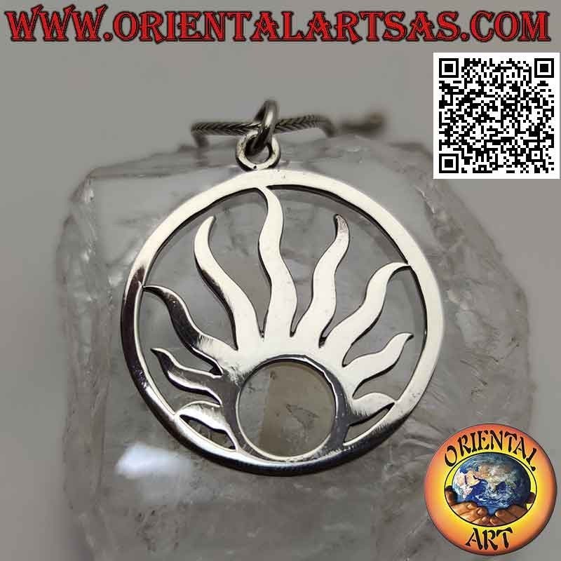 Colgante de plata lisa, el sol radiante en el círculo