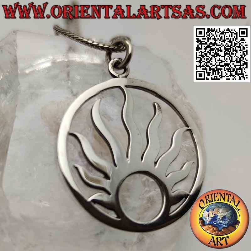 Pendentif en argent lisse, le soleil radieux dans le cercle
