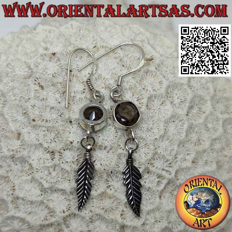 Pendientes de plata con topacio ahumado redondo facetado y colgante de pluma