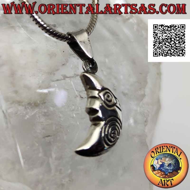 Colgante de plata, media luna de doble cara con cara en forma y espiral grabada