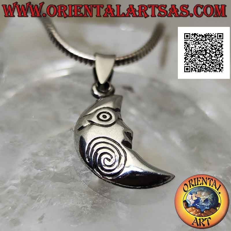 Colgante de plata, media luna de doble cara con cara en forma y espiral grabada