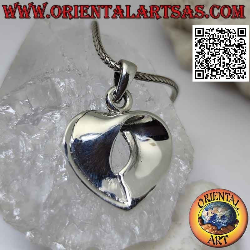 Pendentif en argent, large bande lisse pliée pour former un coeur