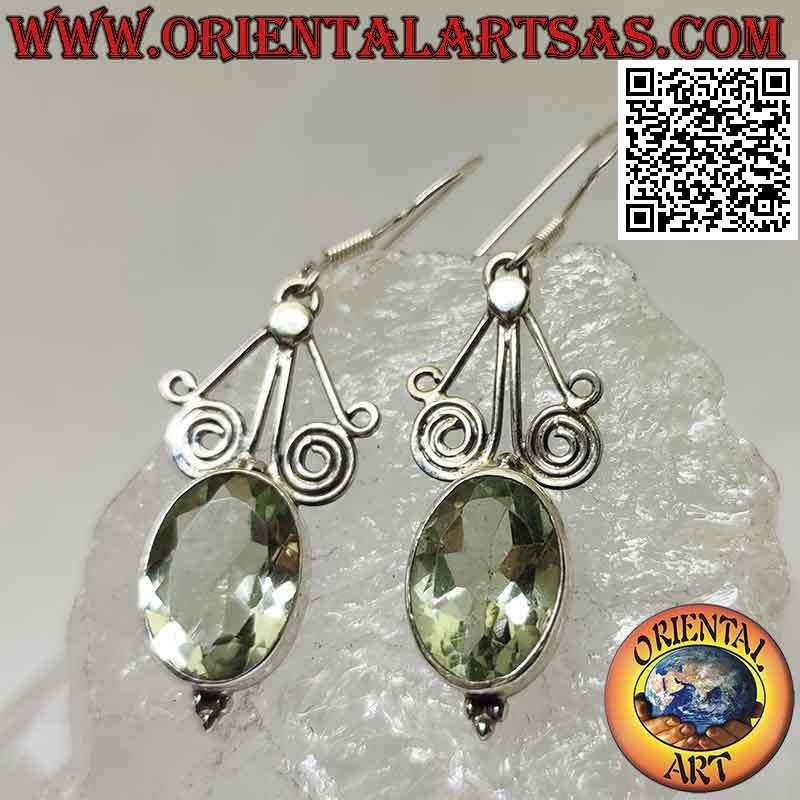 Orecchini in argento con acquamarina verde ovale sfaccettata sotto fili a spirale