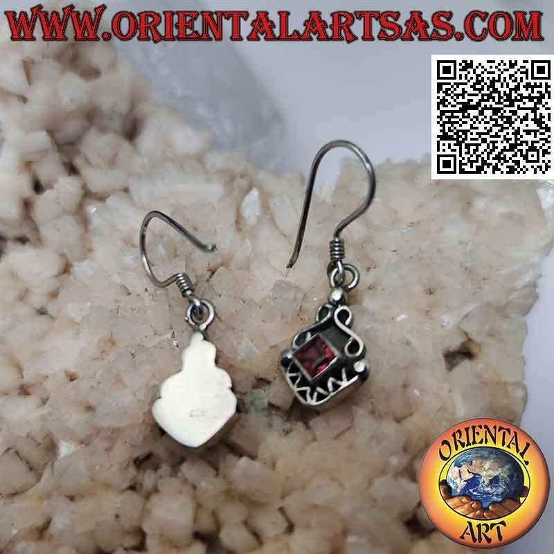Boucles d'oreilles en argent avec grenat carré naturel entre infinis et ligne brisée