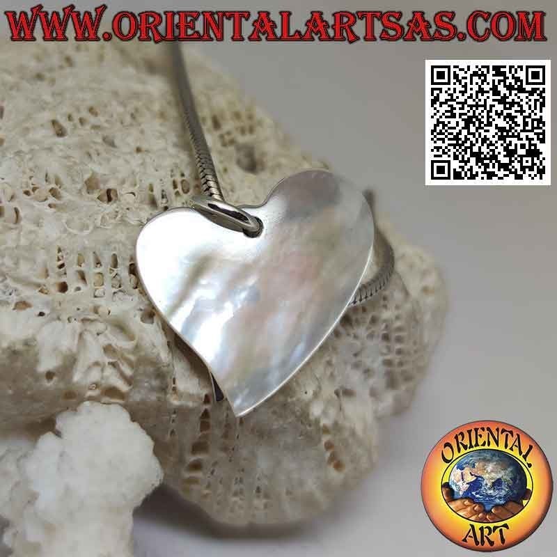 Pendentif en argent, coeur plat lisse superposé à un coeur en nacre