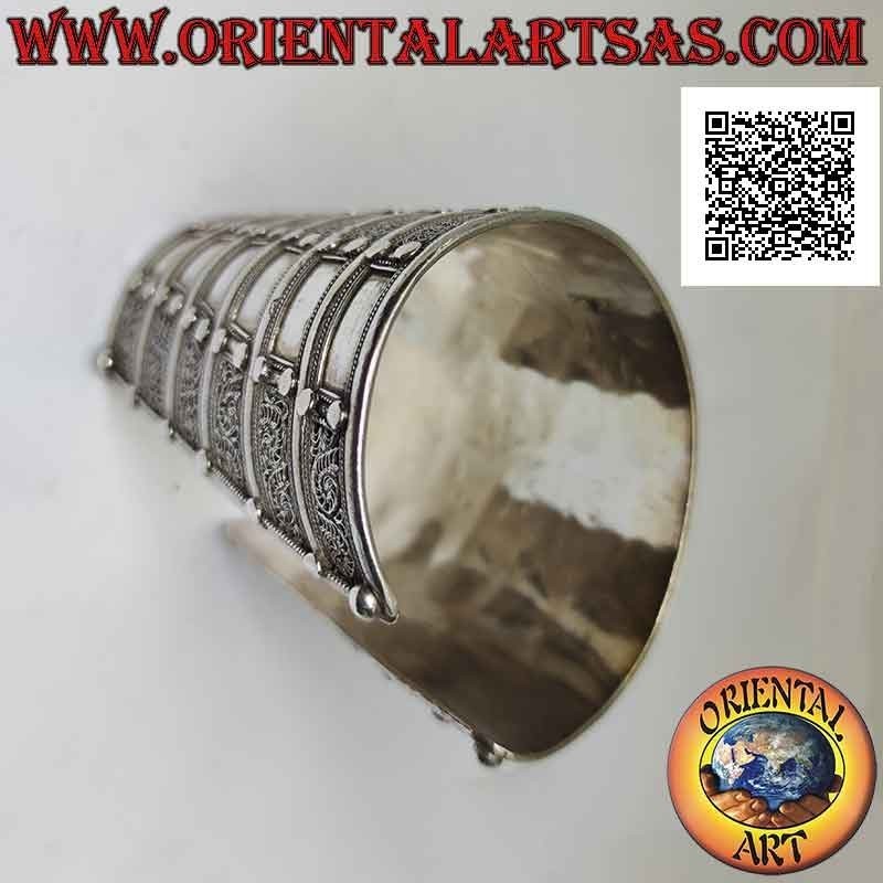 Wide rigid bracelet in 925 ‰ silver "alla schiava" with relief decorations (8.7 cm)