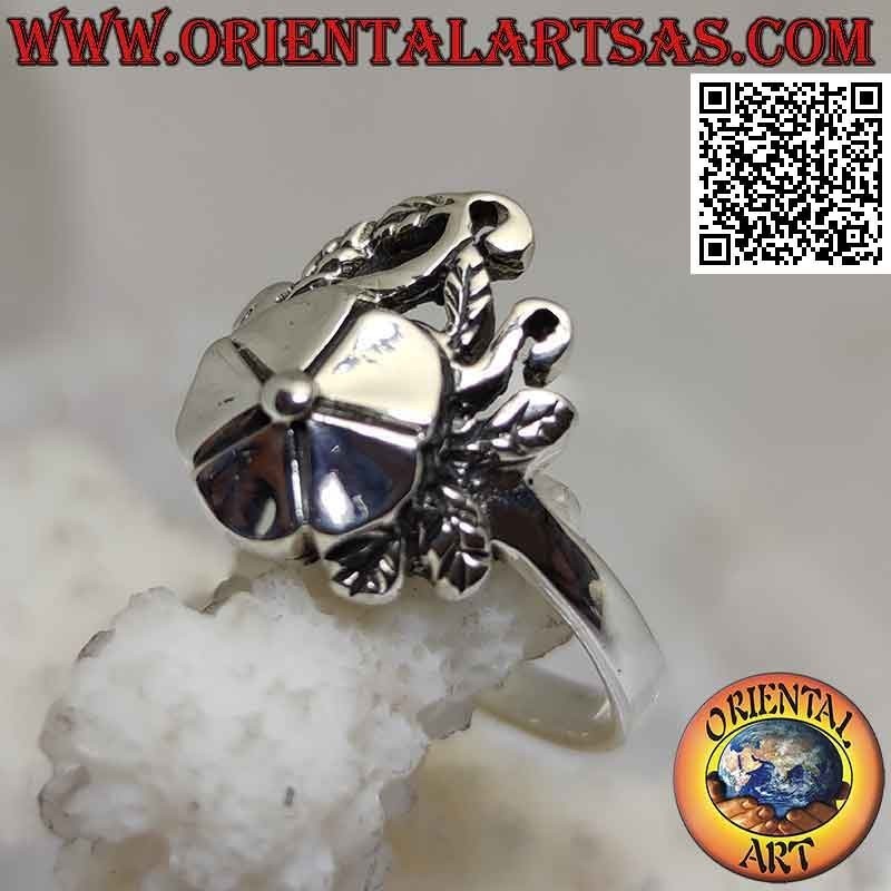 Silver ring, smooth lotus flower on ivy carpet