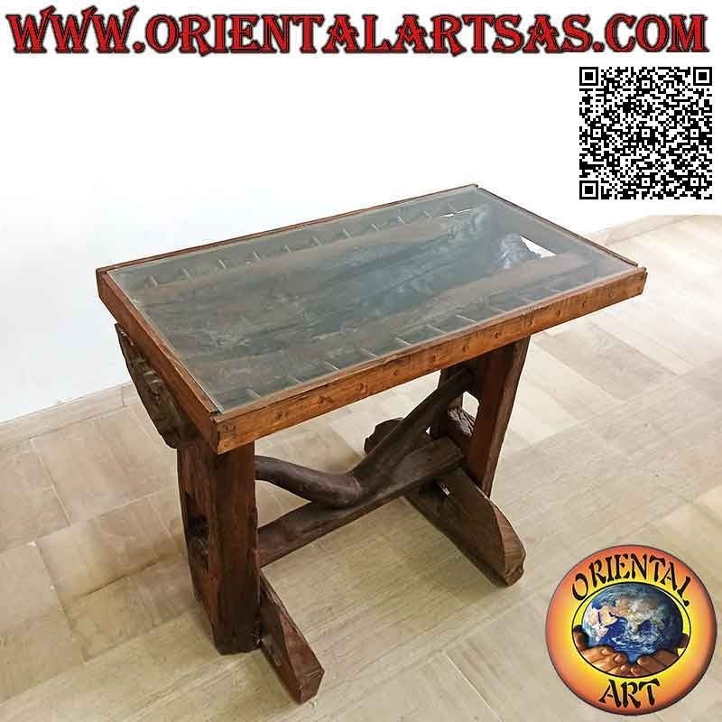 Table avec plateau en verre dans le coffre en bois de teck ancien recyclé de véhicules agricoles (85h x 100x55)