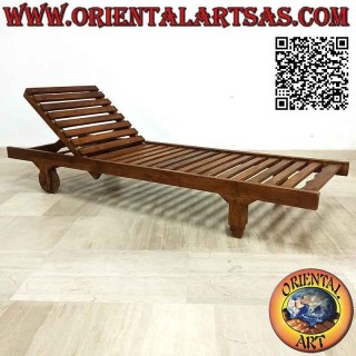 Beach sunbed with teak wood wheels