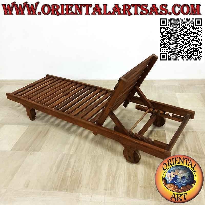 Beach sunbed with teak wood wheels