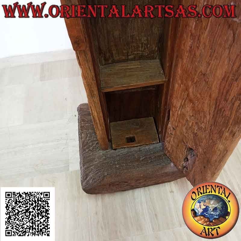 Armadietto primitivo con scomparto segreto in legno antico di teak riciclato da un mortaio e da una canoa