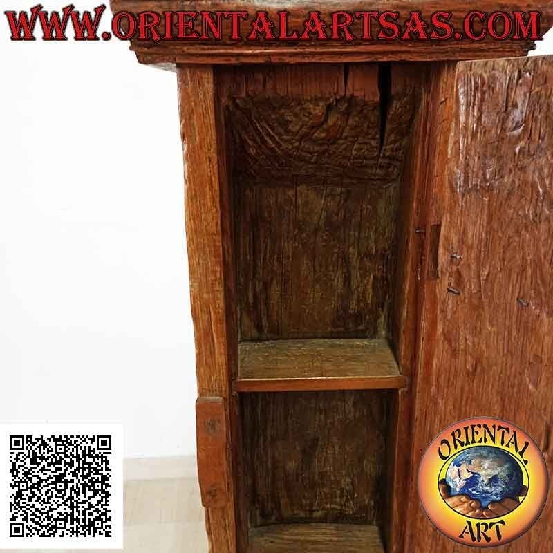Armadietto primitivo con scomparto segreto in legno antico di teak riciclato da un mortaio e da una canoa