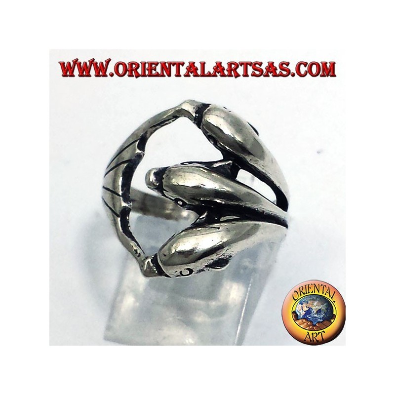 Bague en argent, trois dauphins
