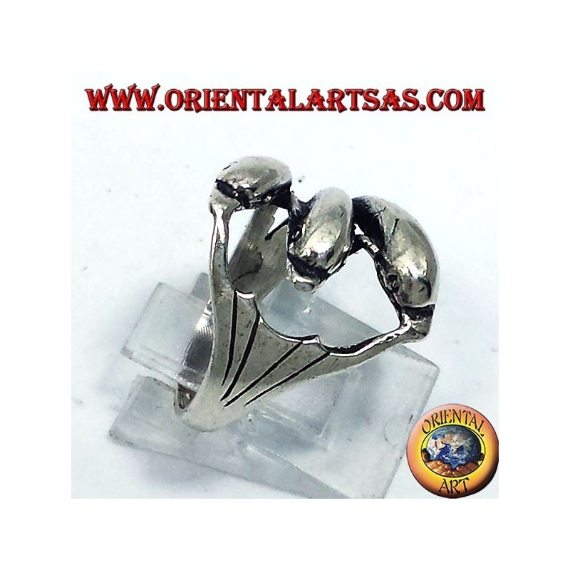 anello in argento, tre delfini