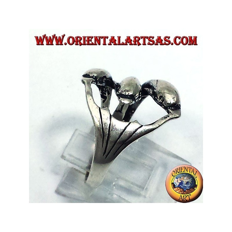 Bague en argent, trois dauphins