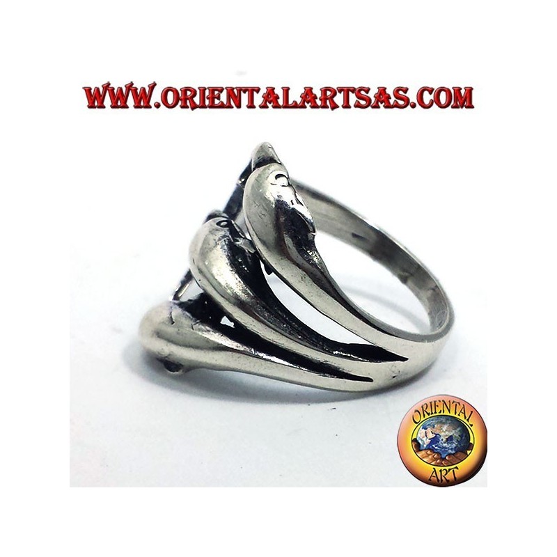 Bague en argent, trois dauphins