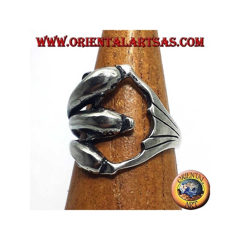 Bague en argent, trois dauphins