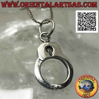 Colgante de plata, las esposas