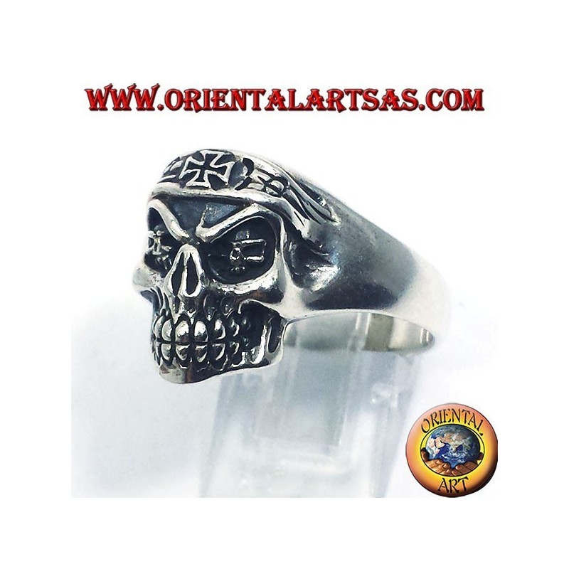 anello in argento teschio motociclista con croce di ferro