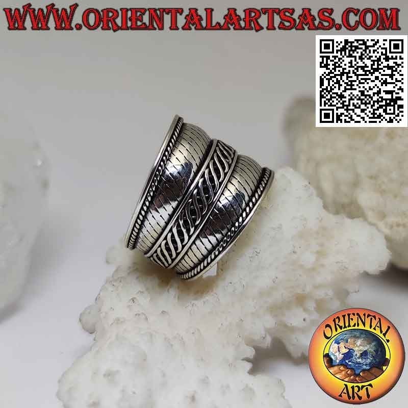 Wide band ring in silver with cross stripes, Bali