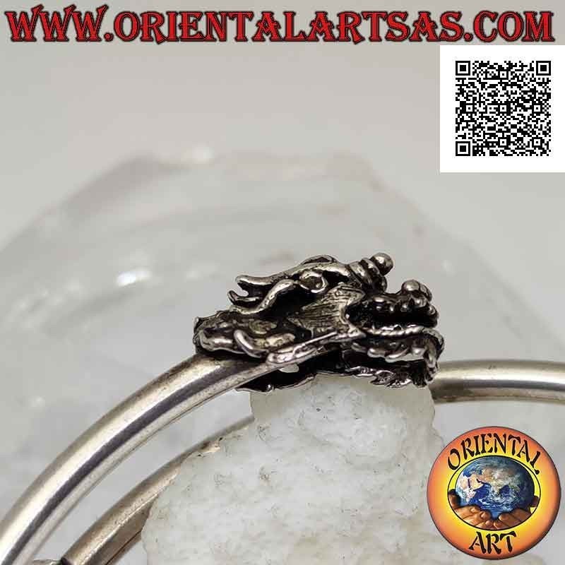 Starres Armband in 925 ‰ Silber aus glattem röhrenförmigem Unterarm mit Drachenkopf und -schweif