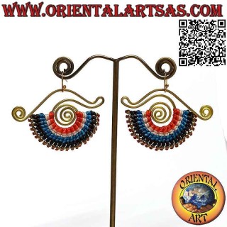 Boucles d'oreilles artisanales en laiton doré et technique macramé (1)
