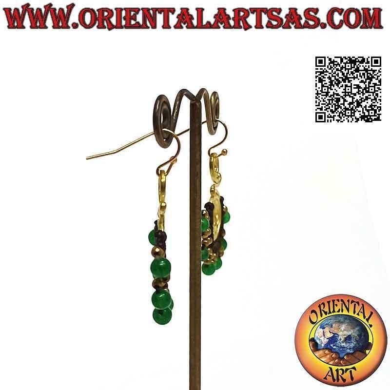 Pendientes hechos a mano en latón dorado y técnica macramé con cuentas de piedra semipreciosa (redondas)