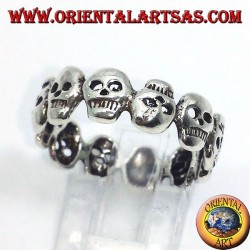 Slim 925 sterling silver band ring featuring a continuous pattern of stylized skulls.