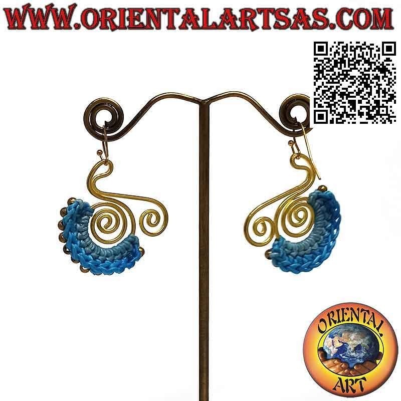 Boucles d'oreilles artisanales en laiton doré et technique macramé (7)