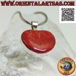 Heart-shaped silver pendant with red coral (coral) flush with the edge