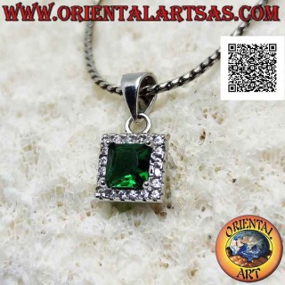 Ciondolo in argento con smeraldo sintetico quadrato contornato da zirconi
