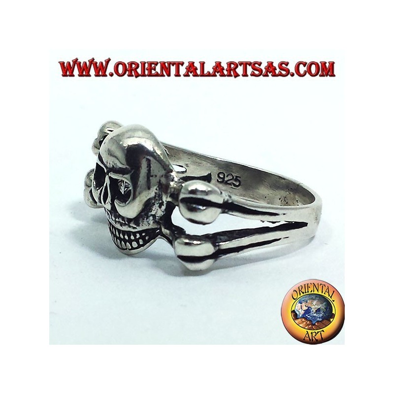 Silberring , auf den Schädelknochen