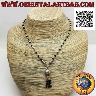 Collana girocollo di perline di onice e di argento 925 ‰ infilate con inserti e ciuffetto