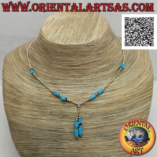 Collier ras de cou de perles en argent 925 ‰ et parallélépipèdes turquoise enfilés d'une touffe