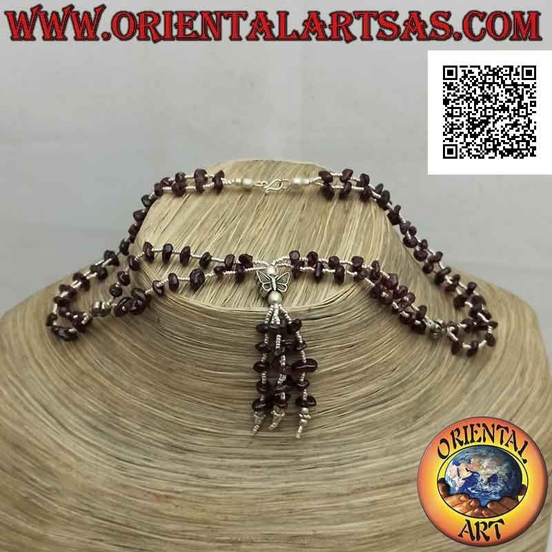 Collana a due fili di frammenti di granato e palline di argento 925 ‰ infilati con fiori, farfalla e ciuffetto