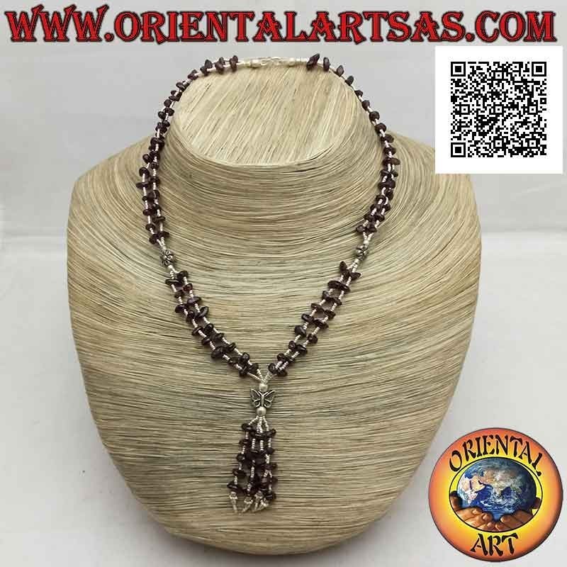Collar de dos hileras de fragmentos de granate y bolas de plata 925 ‰ ensartadas con flores, mariposa y mechón
