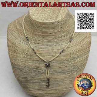 Collier ras de cou en jade clair brut et tubes en argent 925 enfilés papillon et touffe