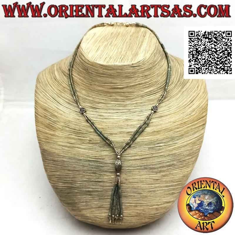 Gargantilla de dos hileras de tubos de jade crudo y plata 925 ‰ ensartada con rosas y mechón