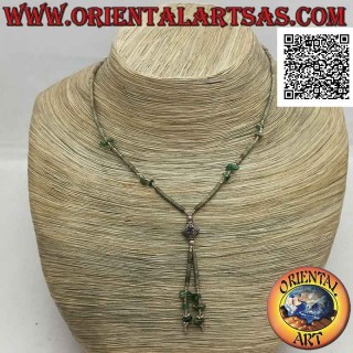 Chokerhalskette aus Röhren und Fragmenten aus roher grüner Jade und 925 ‰ Silber mit einem Büschel (Rhombus) aufgereiht