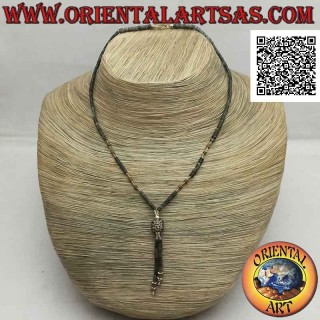 Collier ras de cou de tubes de jade brut foncé et marron et argent 925 ‰ enfilé avec touffe (cylindre)