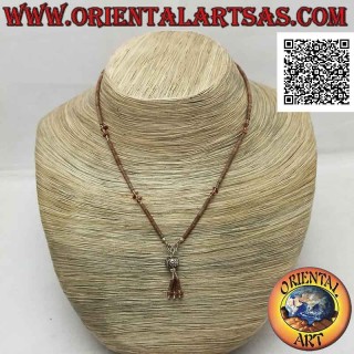 Collier ras de cou de tubes et fragments de jade brun brut et argent 925 ‰ enfilé d'une touffe