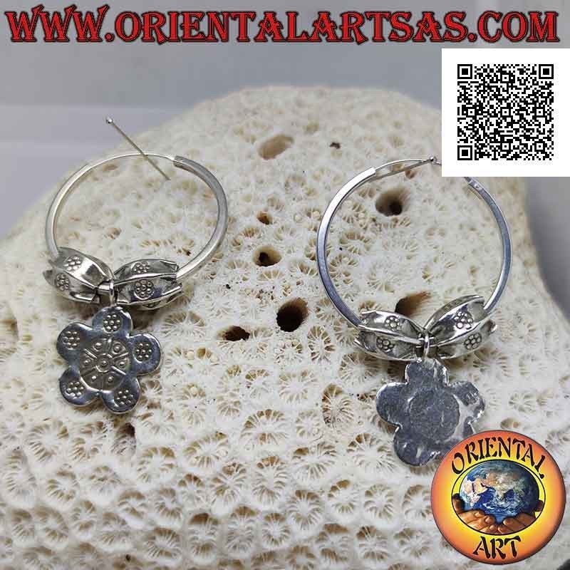 Silberne Ohrringe mit quadratischem Kreis (Karen) mit herausnehmbaren Einsätzen und Anhänger Blume