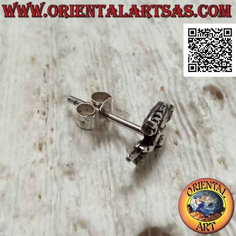 Pendiente de plata mini, la bruja en la escoba (a)