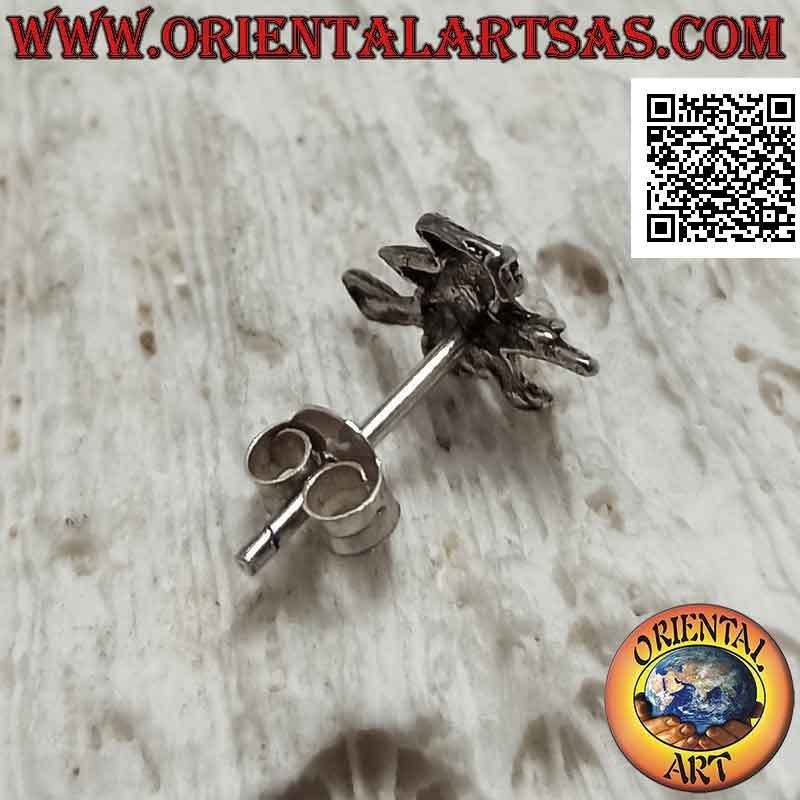 Mini orecchino in argento, la strega sulla scopa (a)