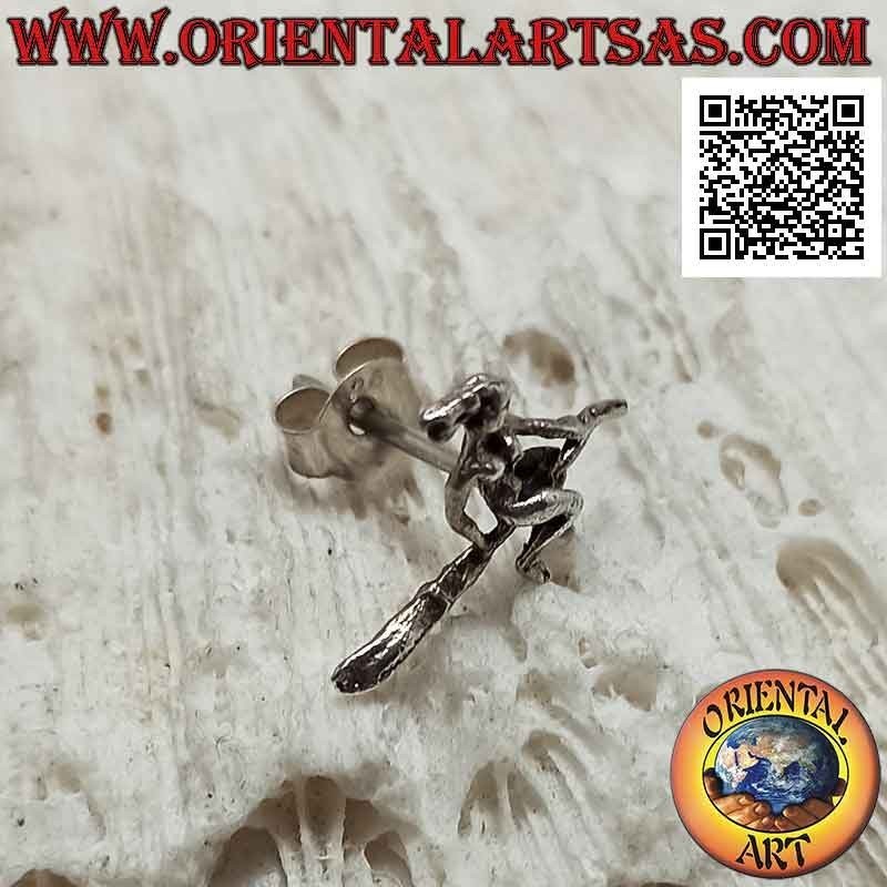 Mini pendiente de plata, la bruja en la escoba (b)